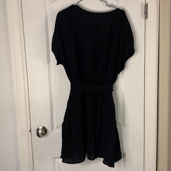 Black midi dress with bottom front and belt. Linen like material - Picture 3 of 3